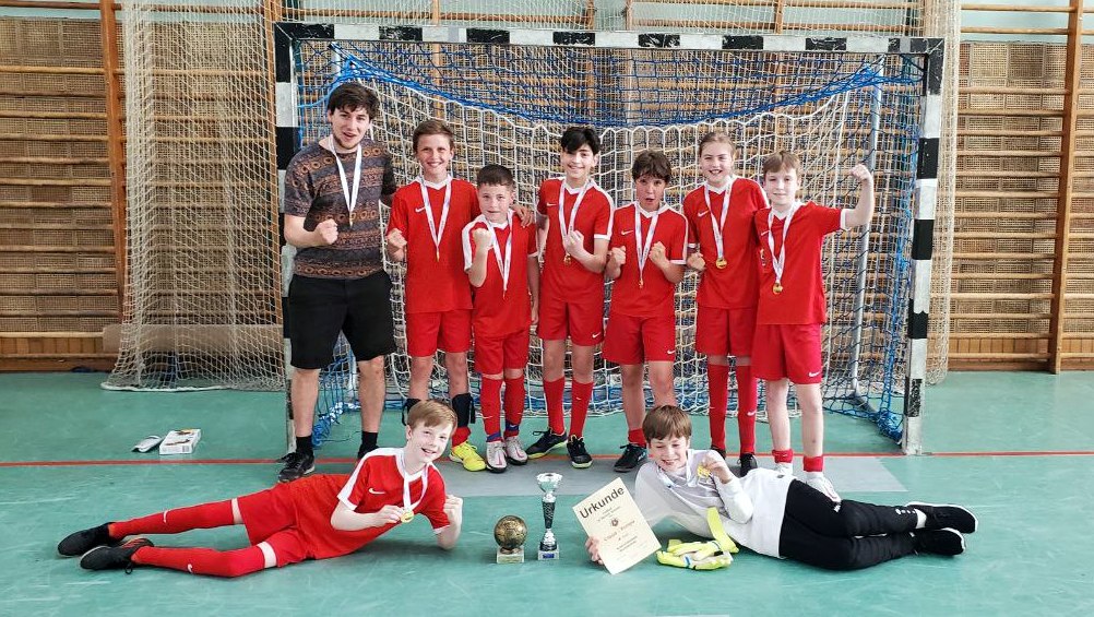 Sieg beim Fu?ballsaisonabschluss fur unsere Schulmannschaft ...